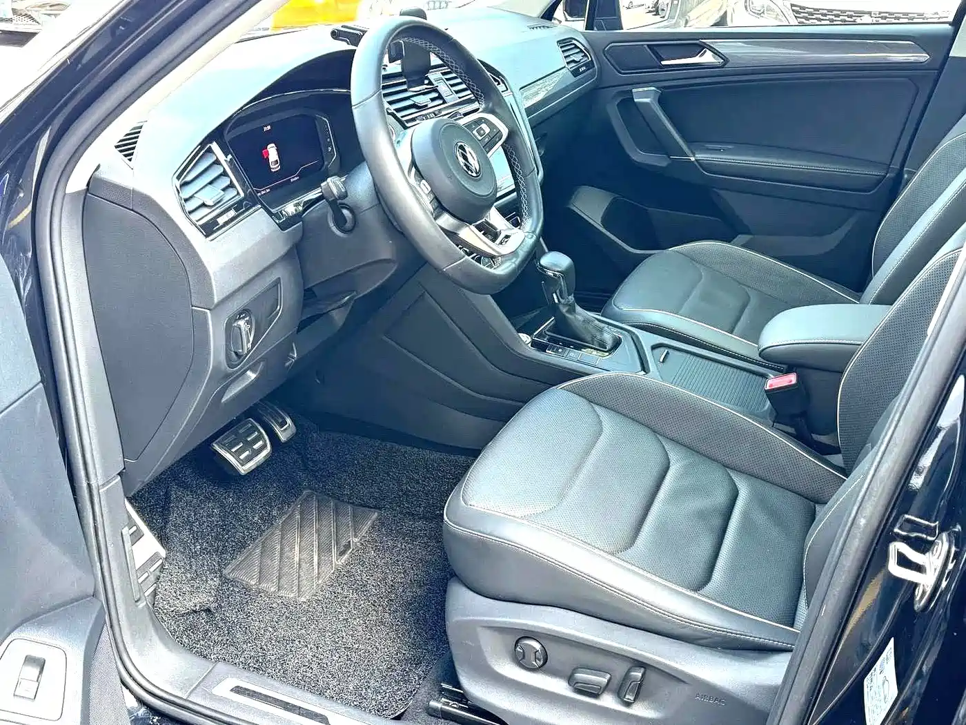 Volkswagen Tiguan L 2021 330TSI Automatic 2WD R-Line Premium фото 4