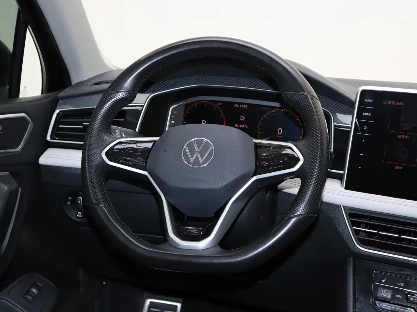Volkswagen Tiguan L 2022 330TSI Auto 2WD R-Line Premium Edition фото 15