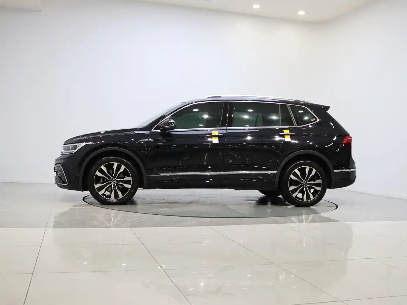 Volkswagen Tiguan L 2022 330TSI Auto 2WD R-Line Premium Edition фото 8