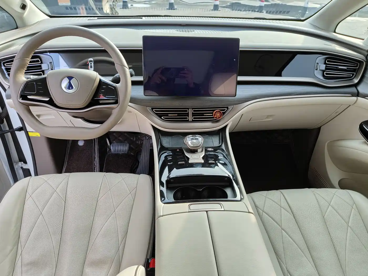 Denza D9 2022 DM-i 970 AWD Flagship фото 16