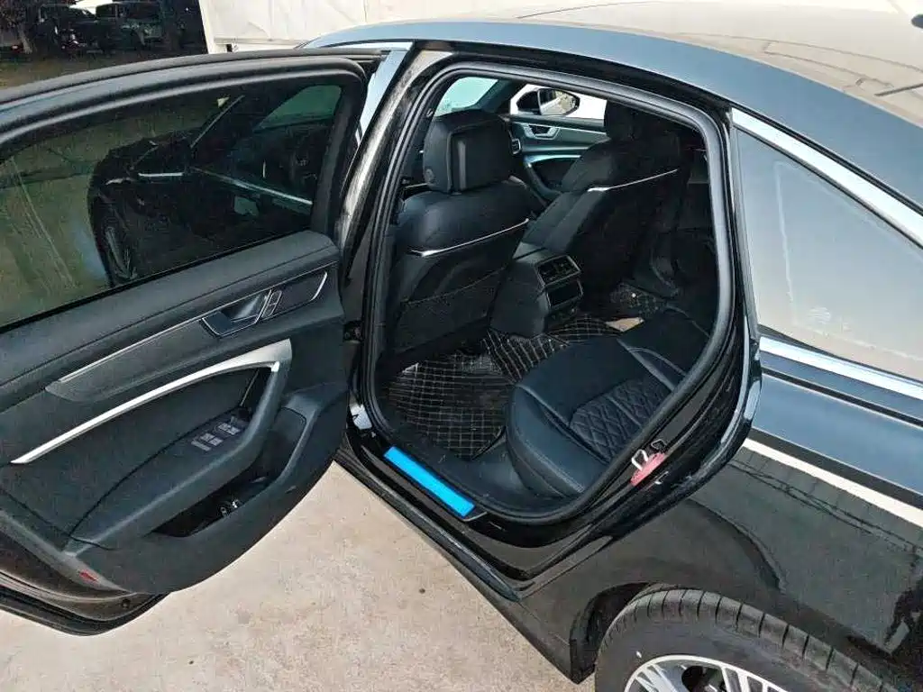 Фото 8 - Audi A6L