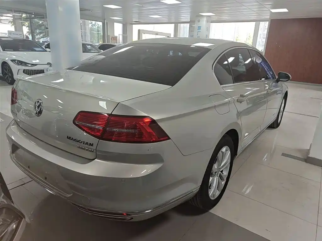 Volkswagen Magotan 2018 Facelift 330TSI DSG Luxury фото 7