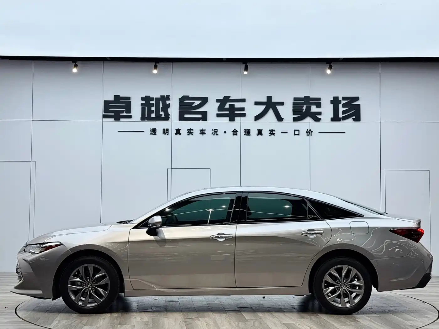 Toyota Avalon 2019 Hybrid 2.5L Luxury Edition China VI фото 4