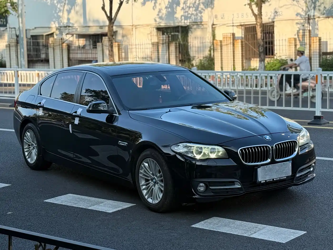 BMW 5 Series 2014 525Li Leading фото 3
