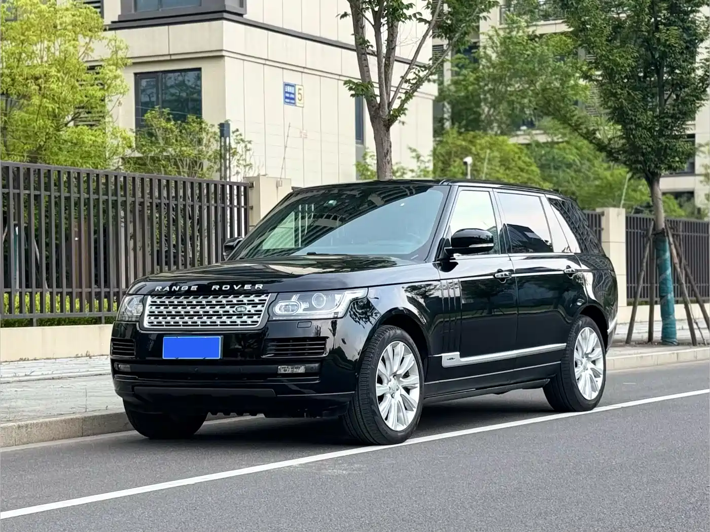 Land Rover Range Rover 2017 3.0 SC V6 Vogue LWB (Long Wheelbase)