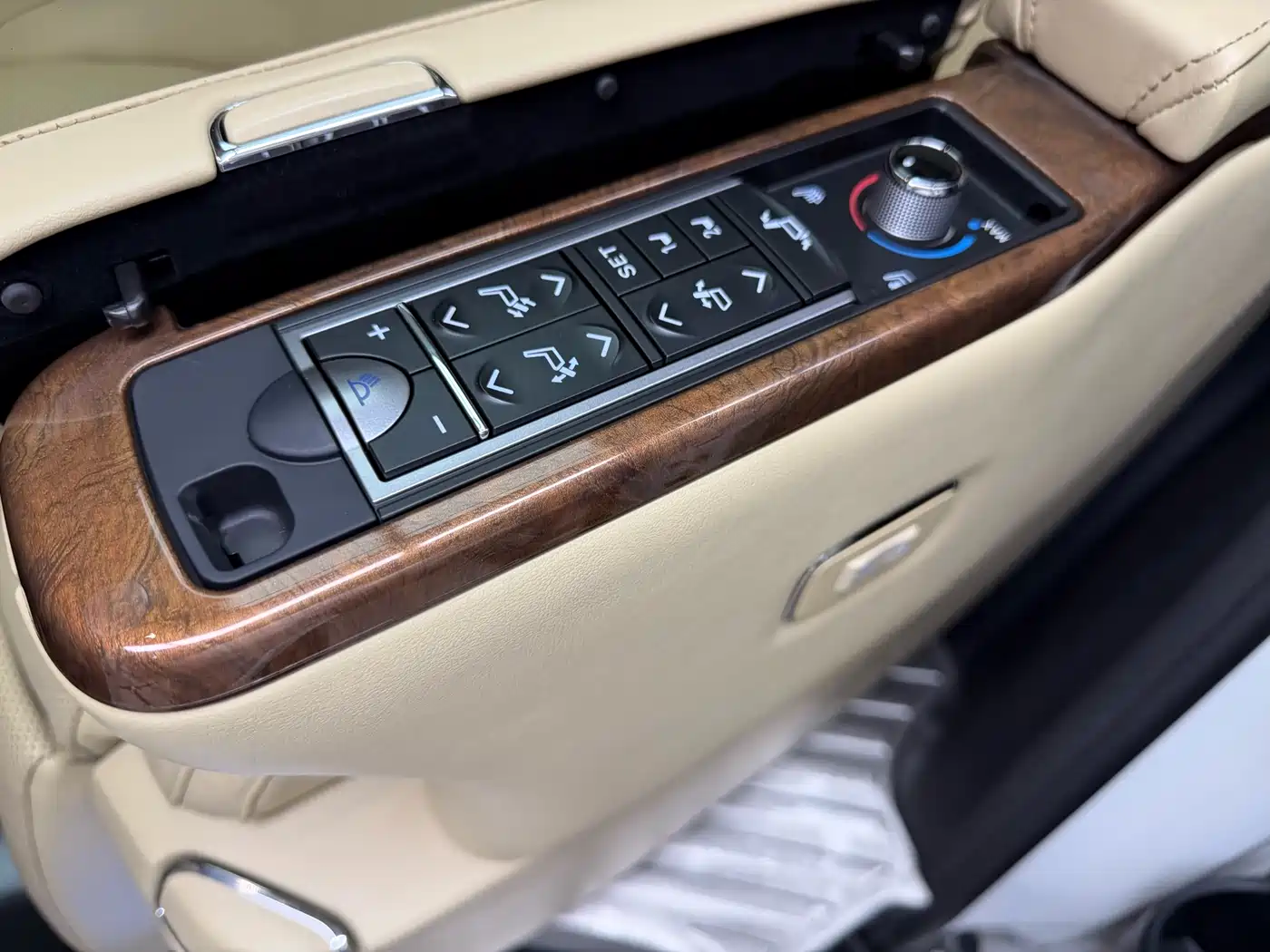 Toyota Alphard 2018 3.5L Premium фото 18