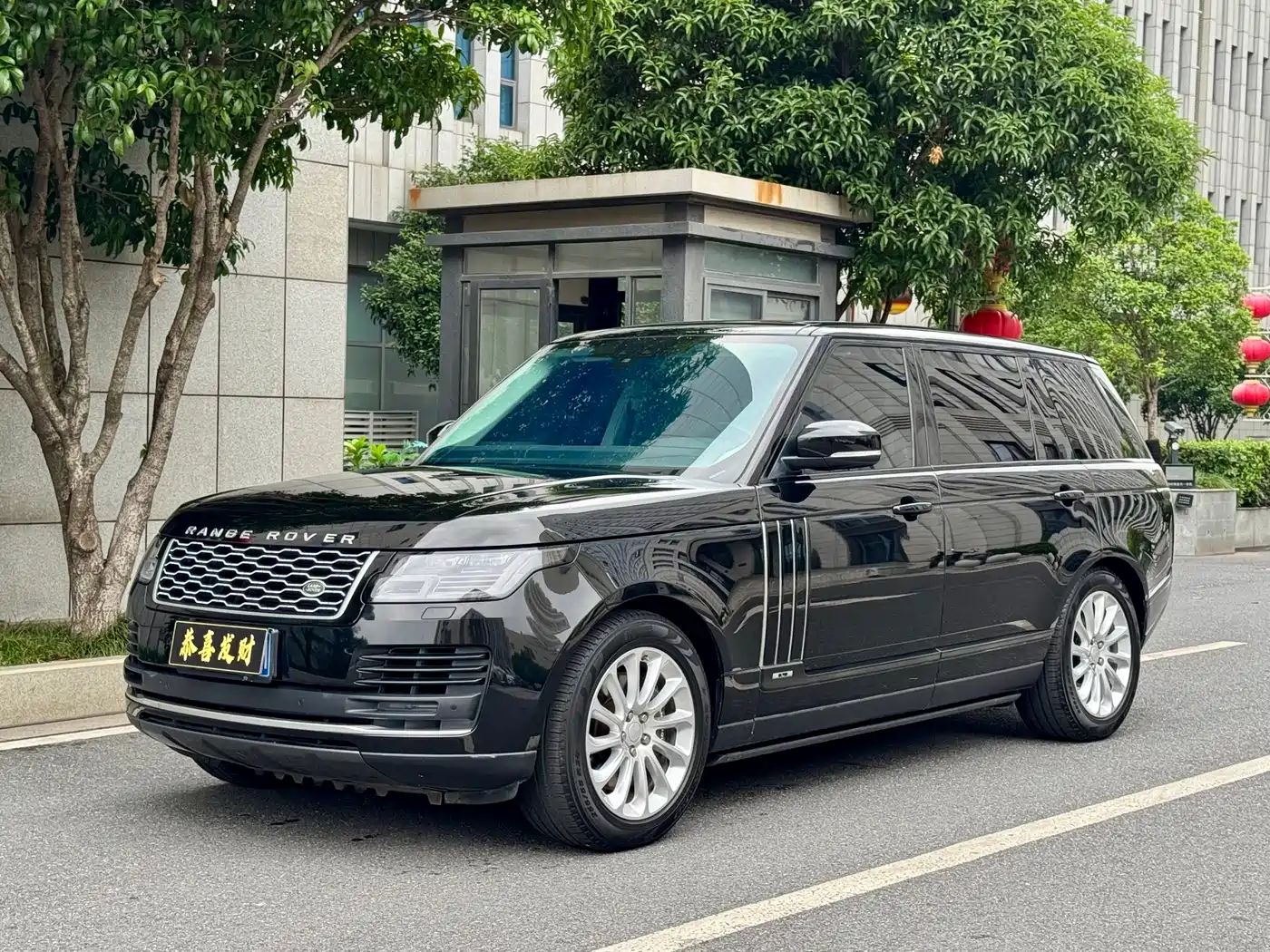 Land Rover Range Rover 2018 3.0 SC V6 Vogue Heritage Extended Edition фото 2