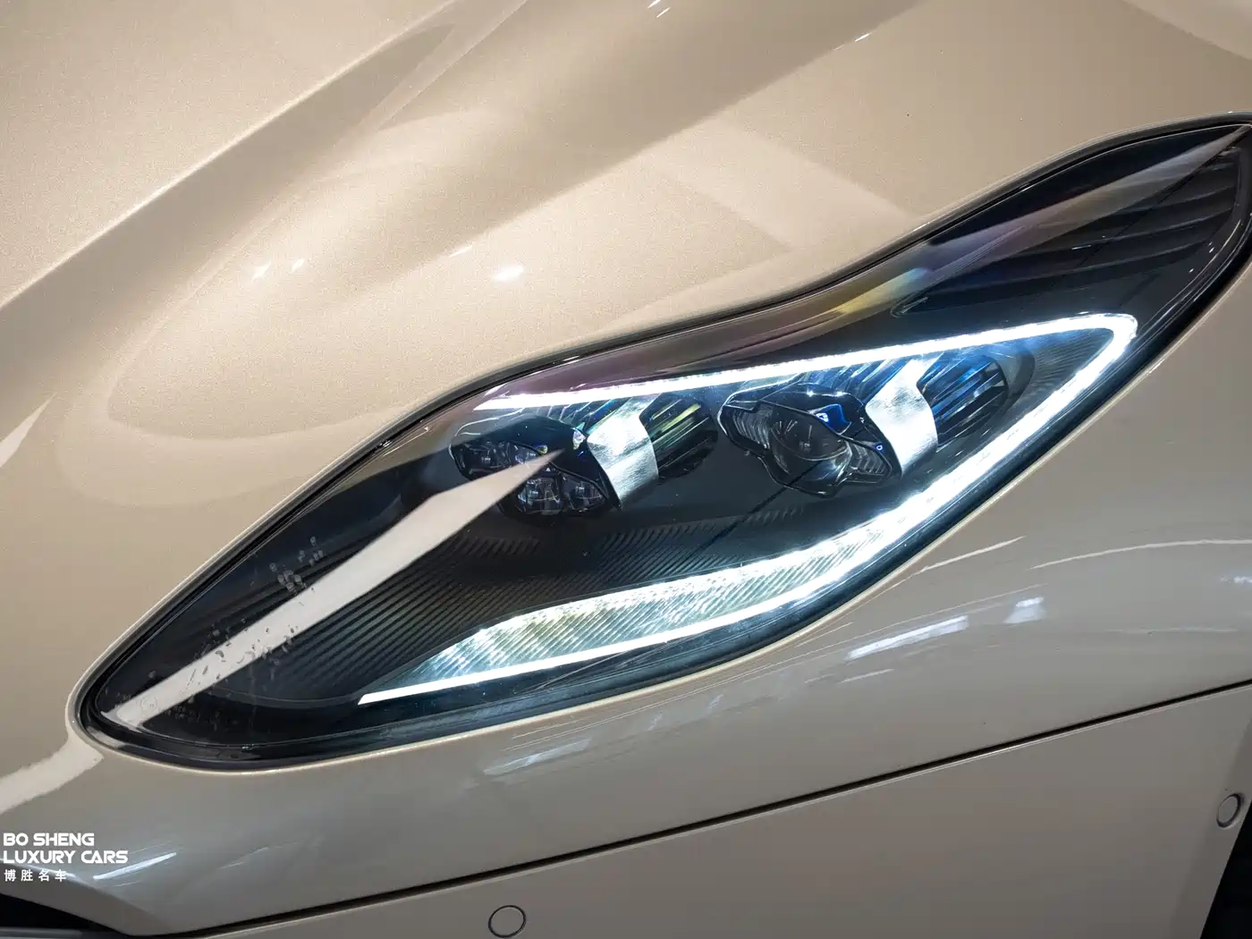 Aston Martin DB11 2019 4.0T V8 Volante фото 44