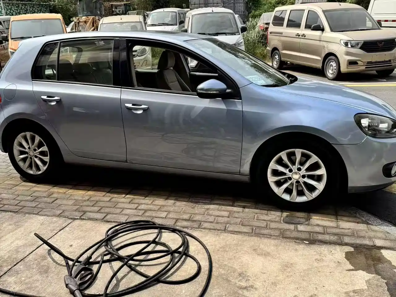 Photo 3 - Volkswagen Golf