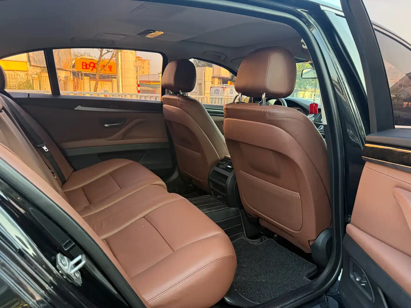 BMW 5 Series 2014 525Li Leading фото 6
