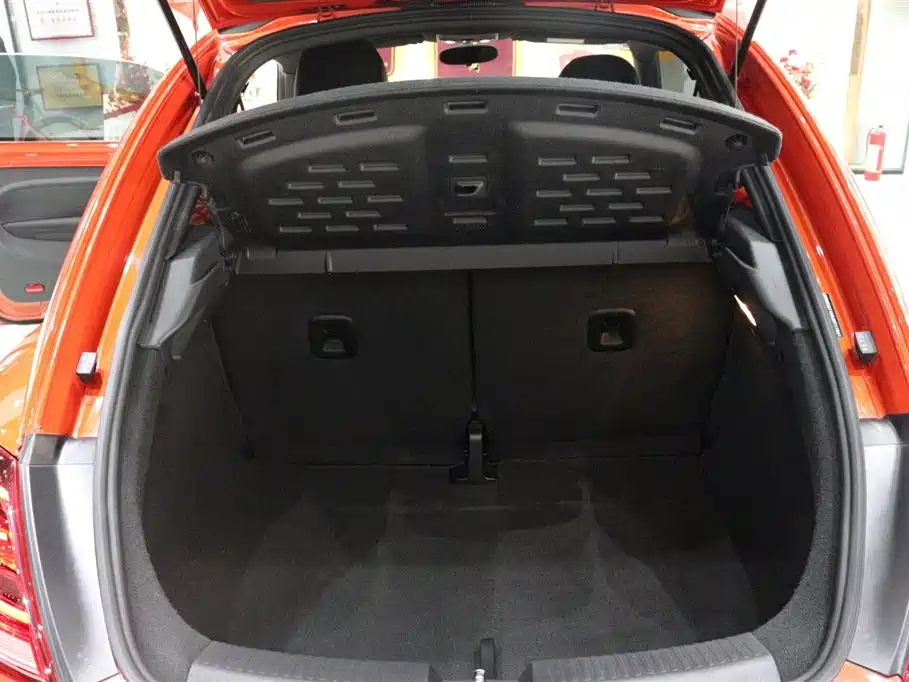 Volkswagen Beetle 2018 180TSI Joy Orange Edition фото 20