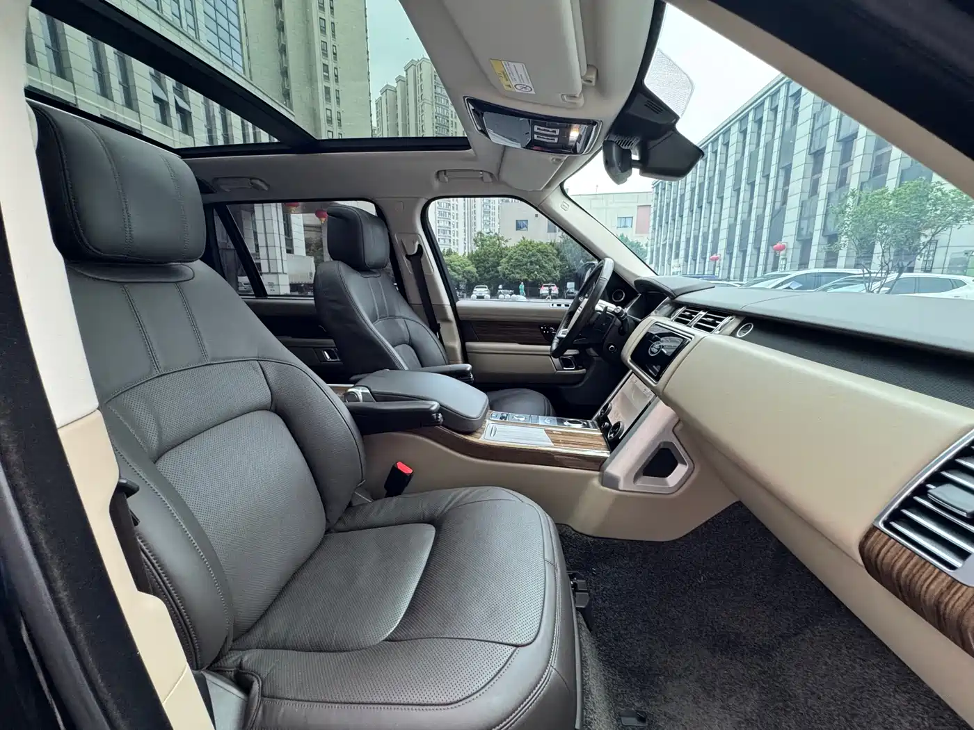 Land Rover Range Rover 2018 3.0 SC V6 Vogue Heritage Extended Edition фото 43