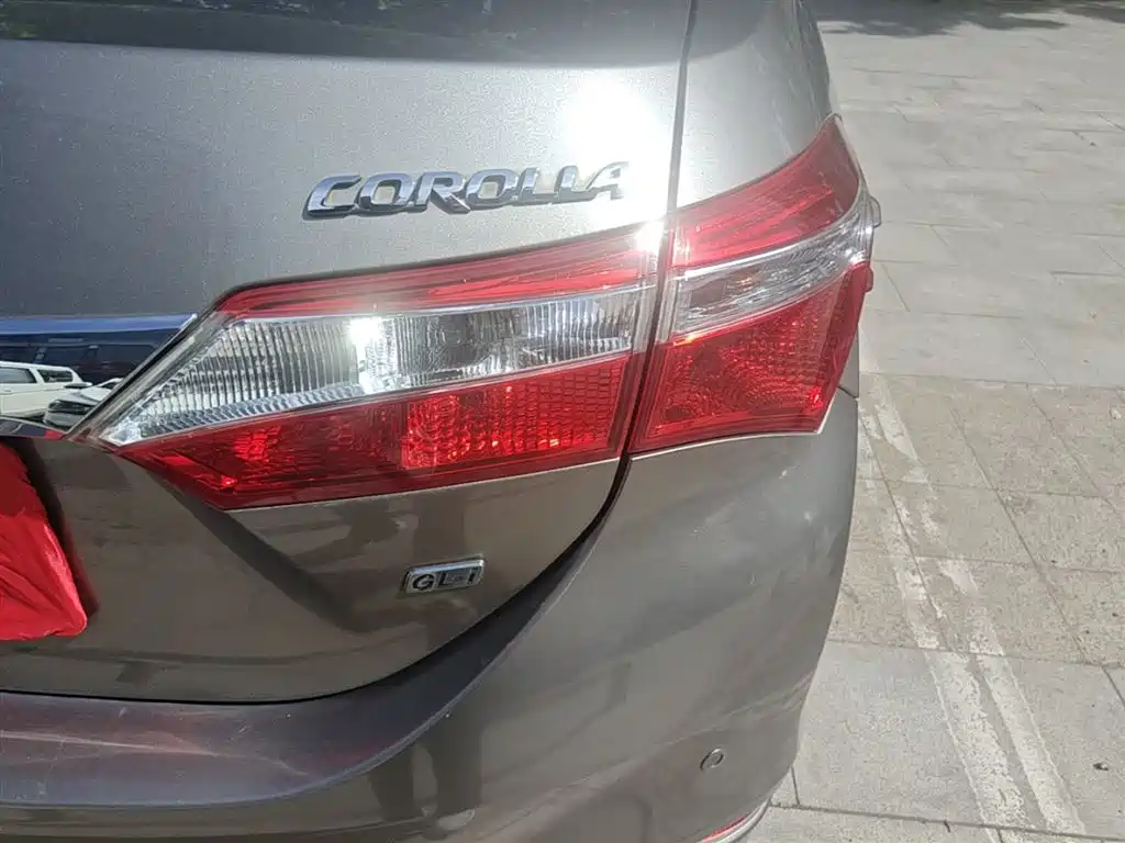 Toyota Corolla 2014 1.6L CVT GL-i фото 8