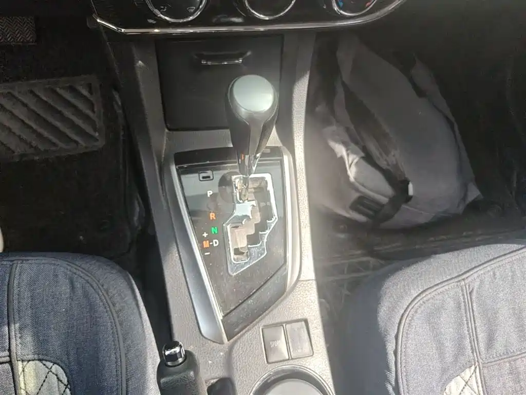 Toyota Corolla 2014 1.6L CVT GL-i фото 14