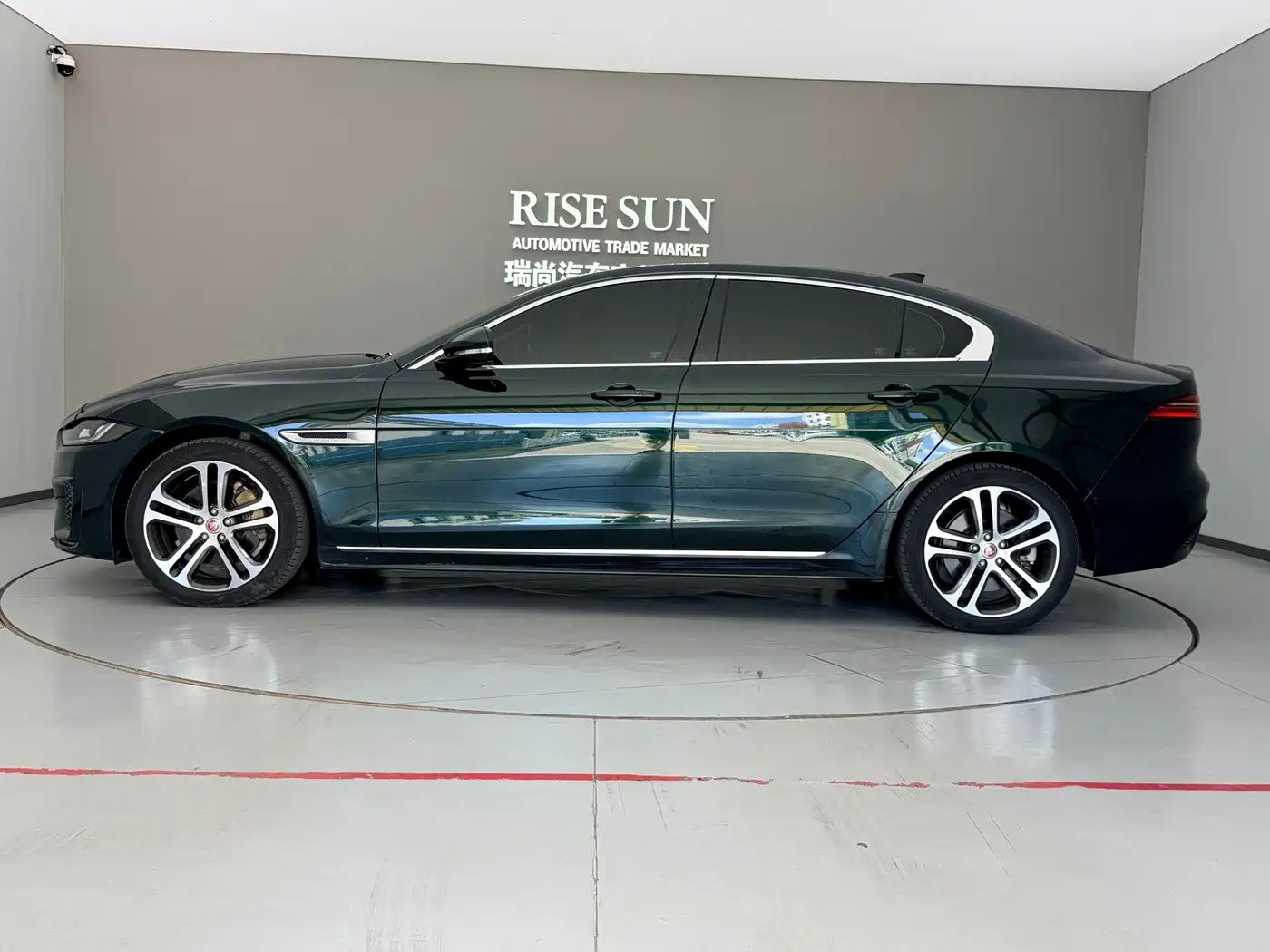 Jaguar XEL 2024 2024 Model 2.0T 250PS R-DYNAMIC S Gloss Black Sport Edition