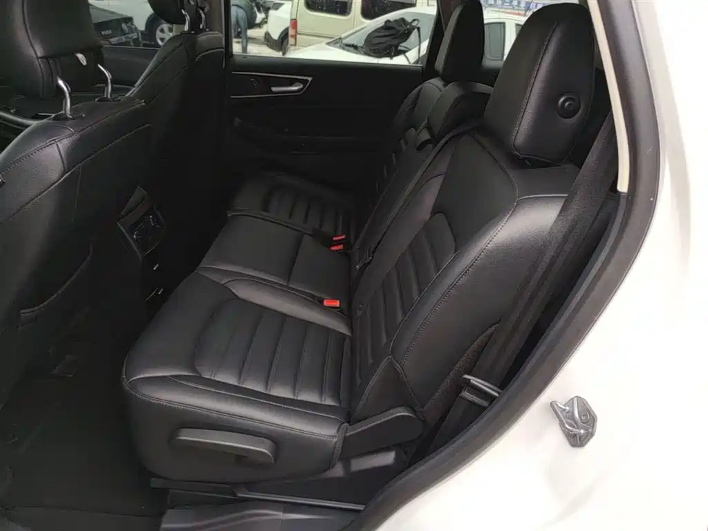 Фото 17 - Ford Edge