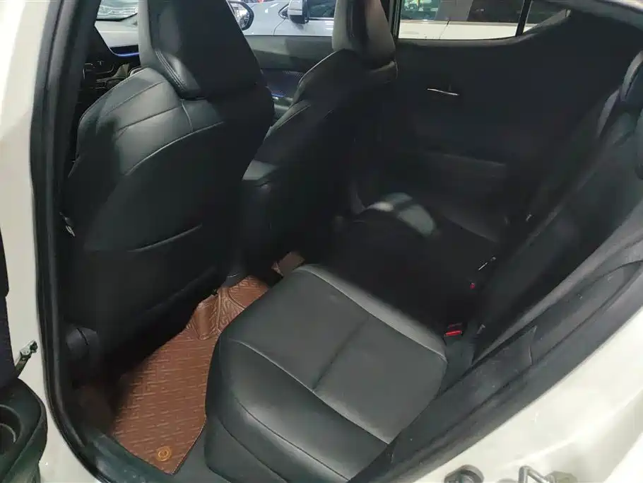 Toyota IZOA 2018 2.0L Glamour Sunroof Edition China VI фото 11