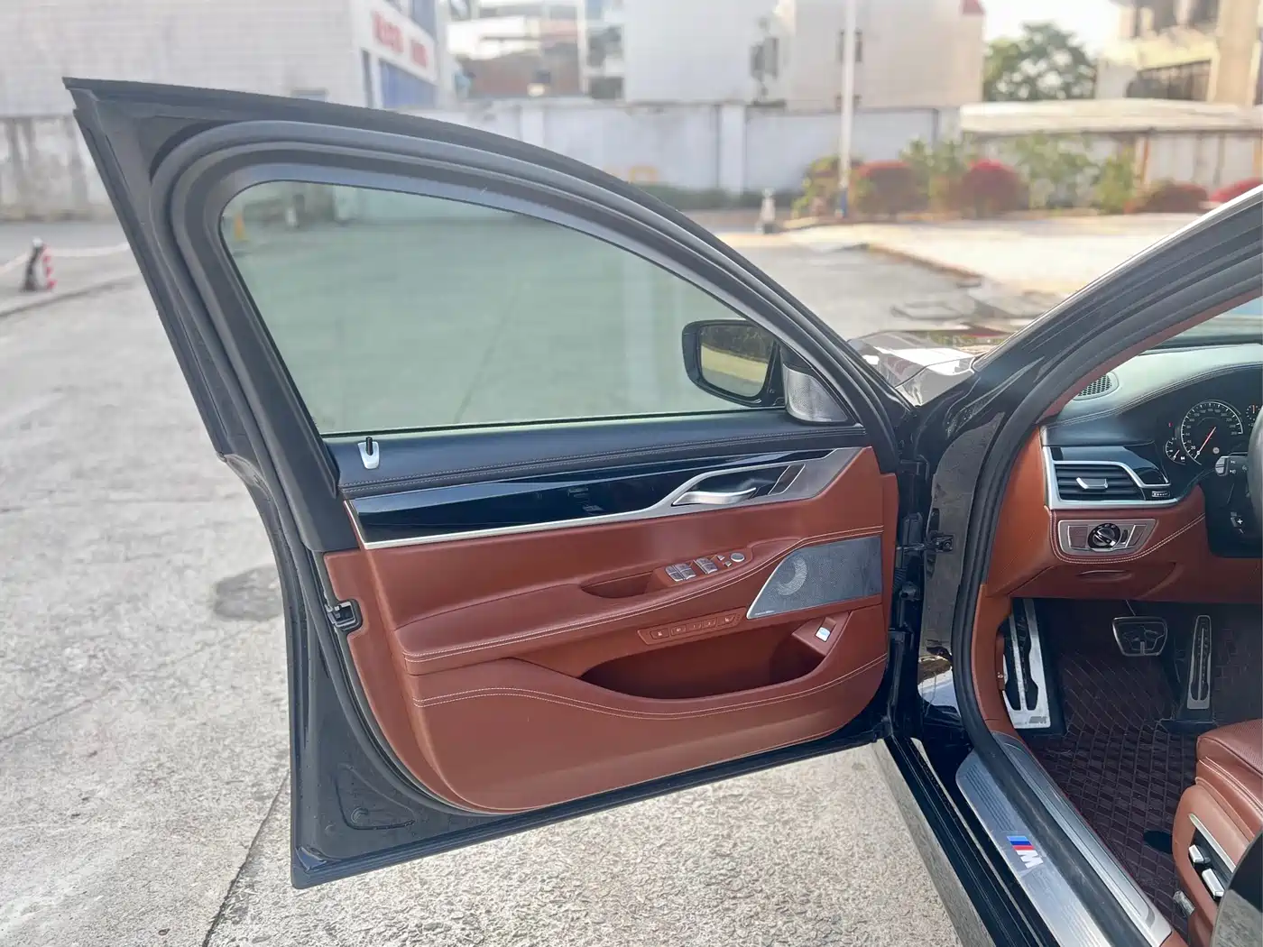BMW 7 Series 2018 740Li xDrive Premium Type M Sport Package фото 15