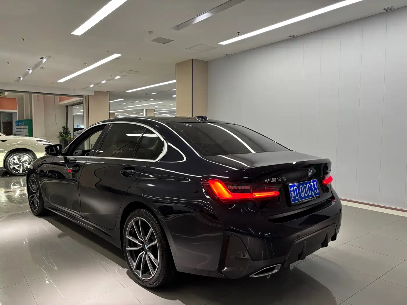 BMW 3 Series 2024 320i M Sport Package фото 8