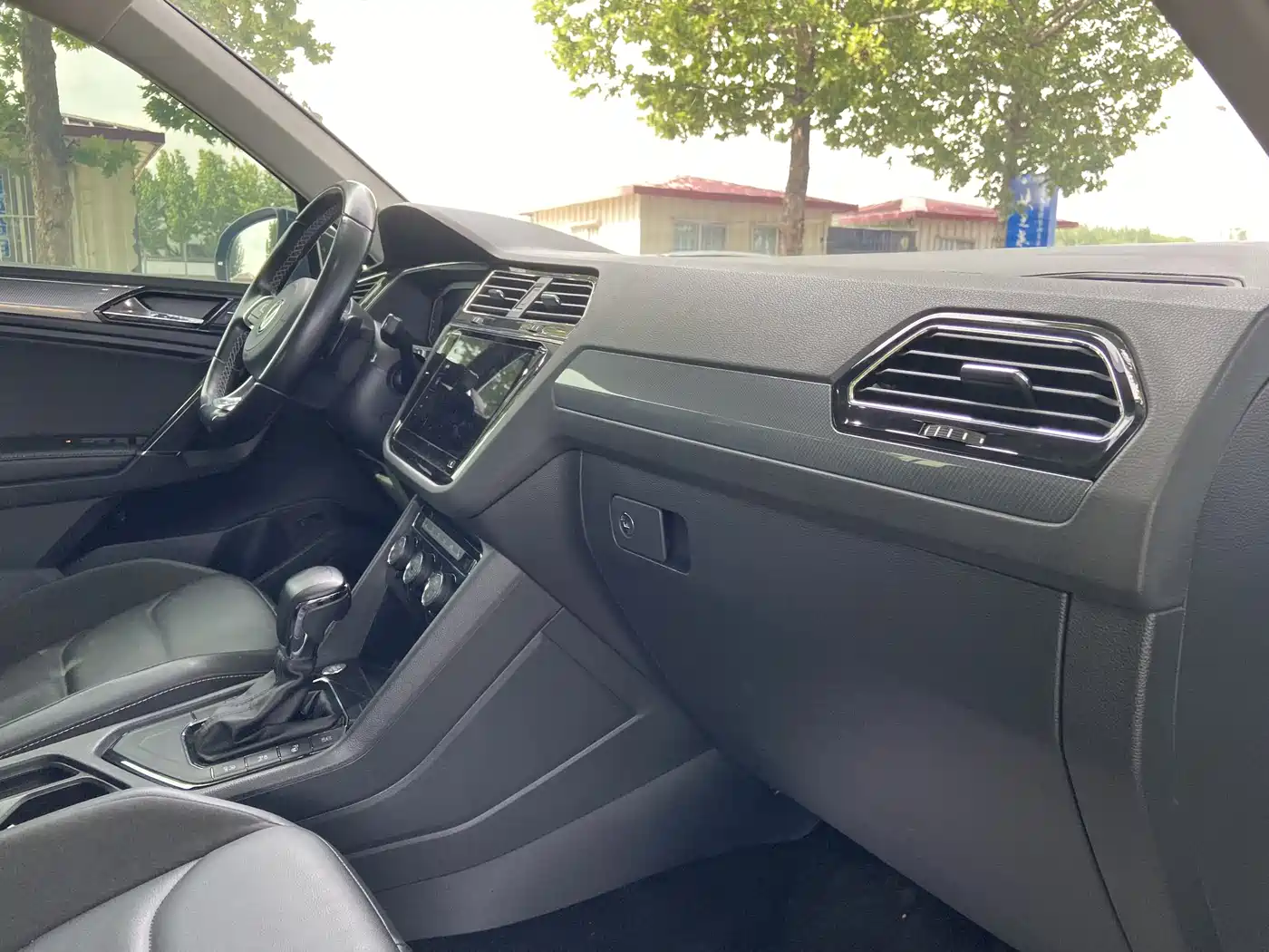 Volkswagen Tiguan L 2021 330TSI Automatic 2WD R-Line Premium фото 17