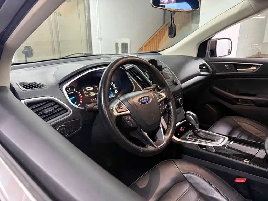 Фото 16 - Ford Edge