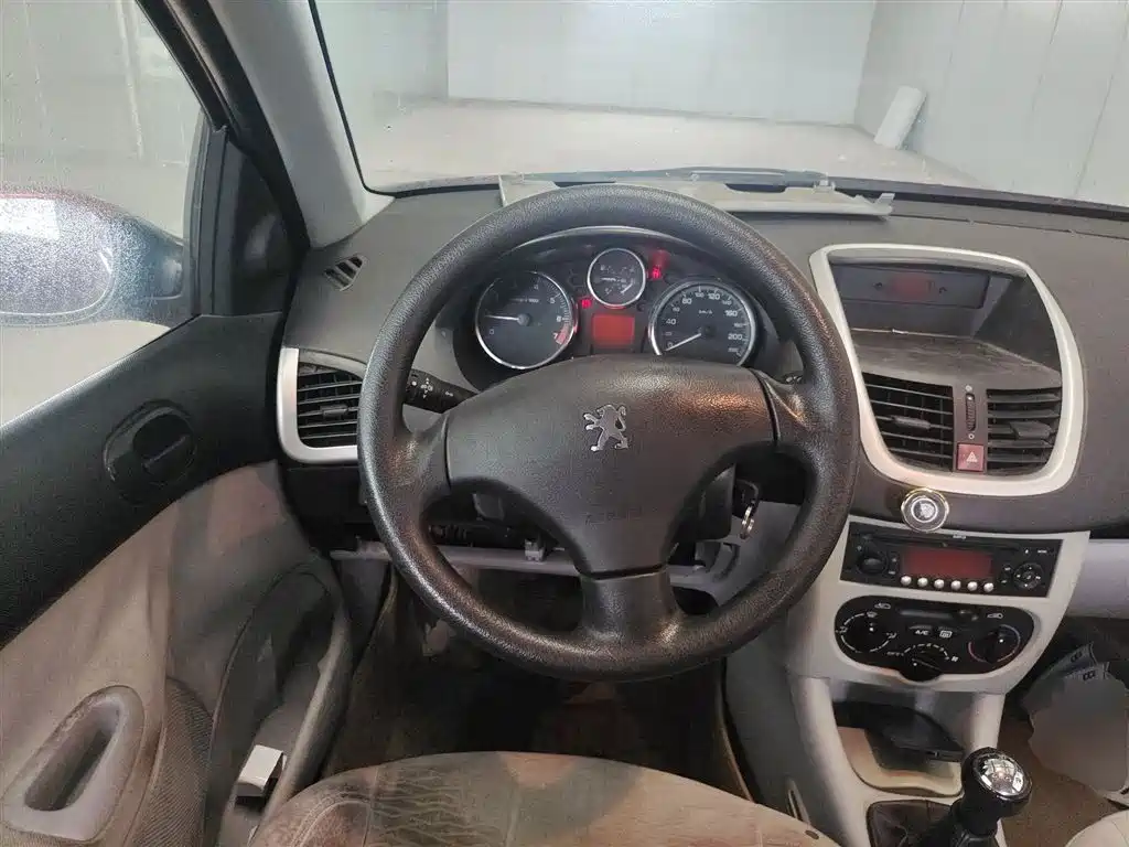 Peugeot 207 2011 Hatchback 1.4L Manual Joy Edition фото 11