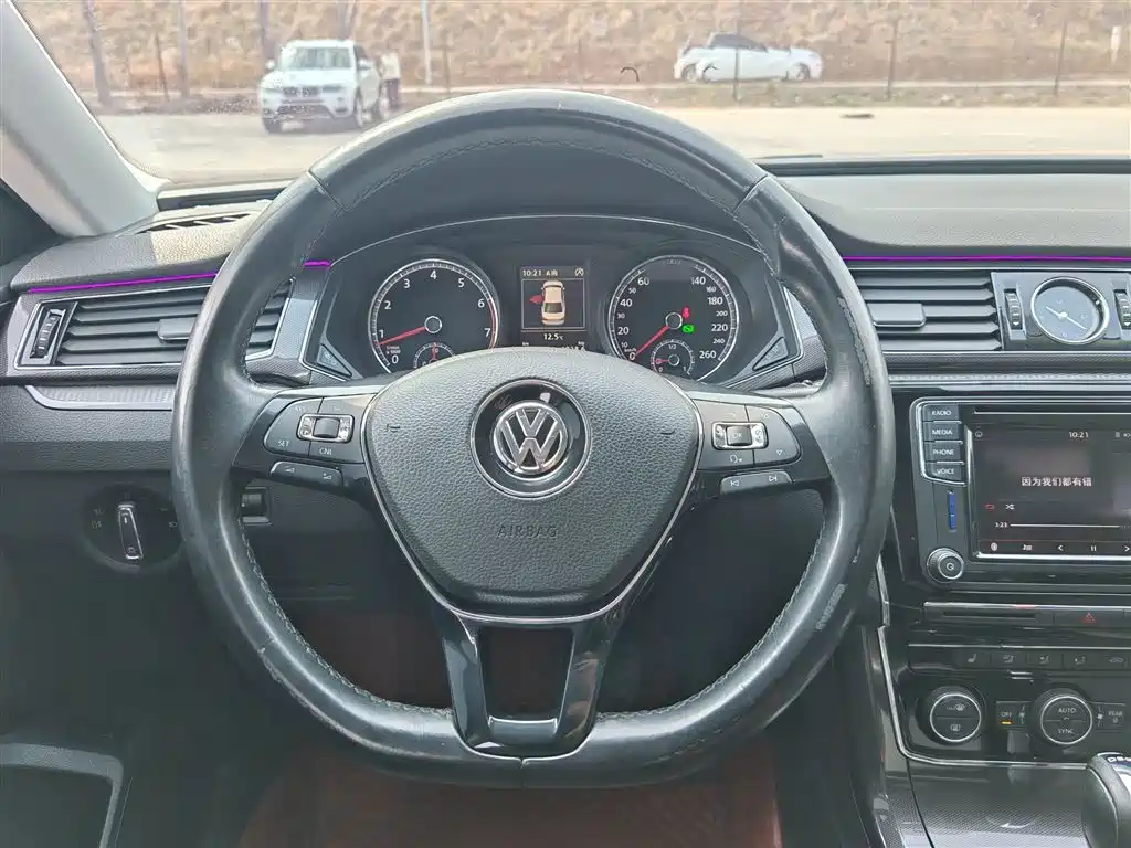 Volkswagen Passat 2017 380TSI DSG Luxury фото 3