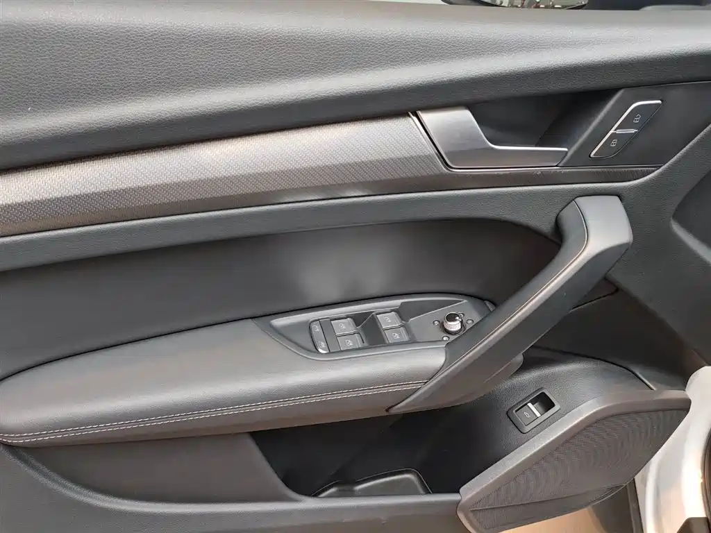 Audi Q5L 2024 Model 40 TFSI Luxury Dynamic фото 13