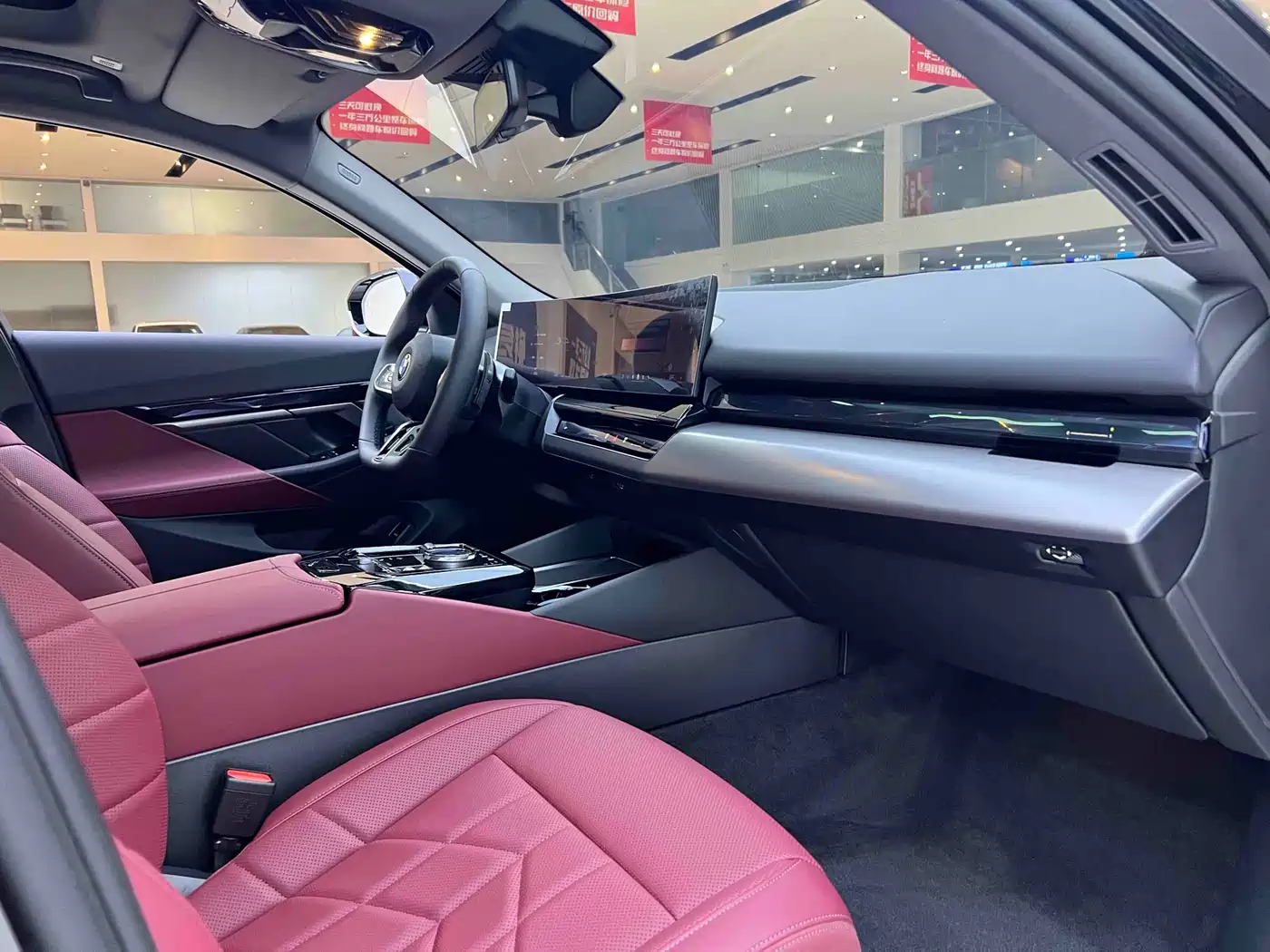 BMW 5 Series 2025 530Li Leading M Sport Package фото 18