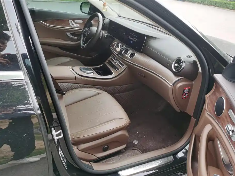 Mercedes-Benz E-Class 2023 E 300 L Fashion фото 8