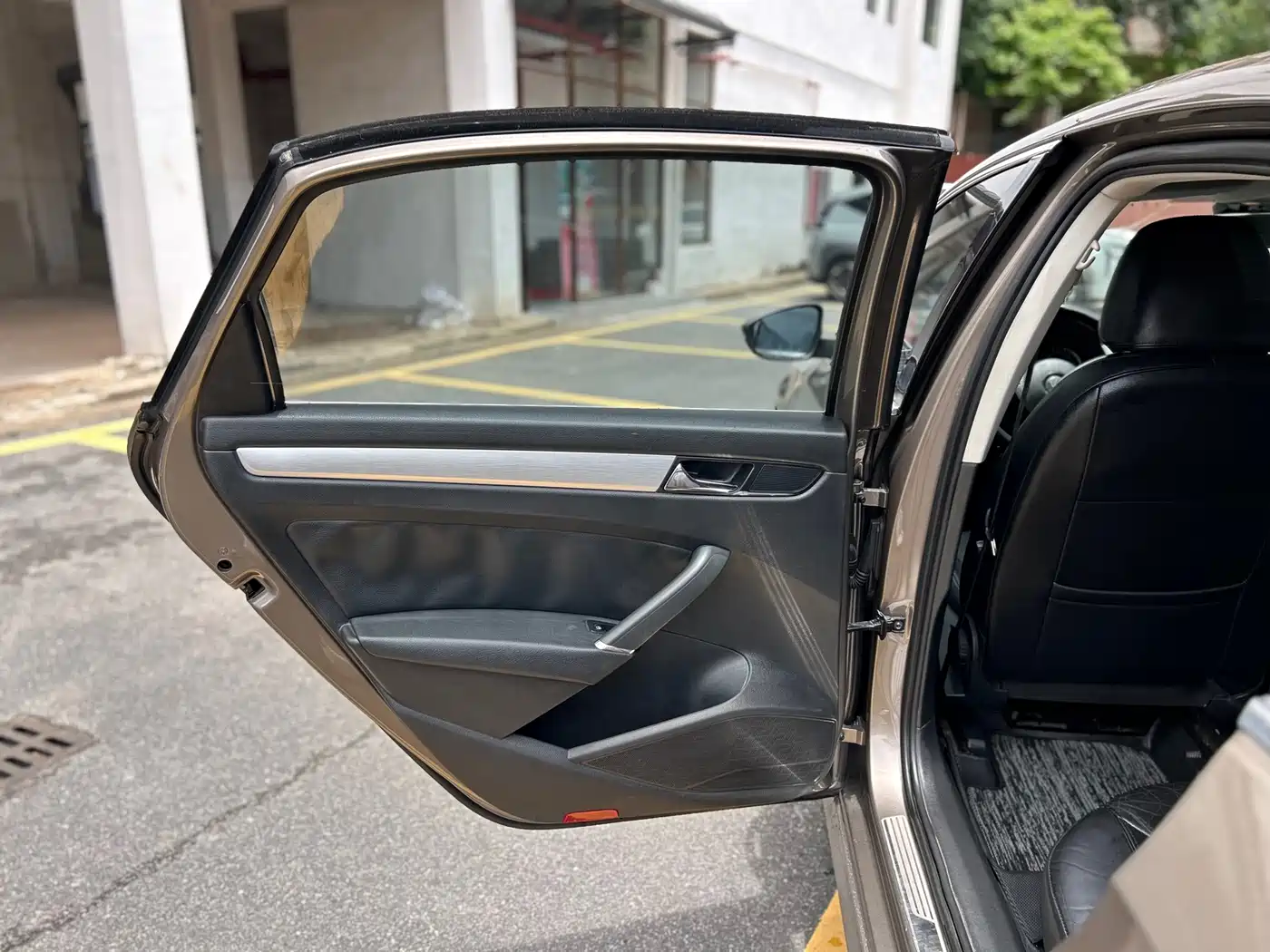 Volkswagen Passat 2014 1.8TSI DSG Luxury Edition фото 12