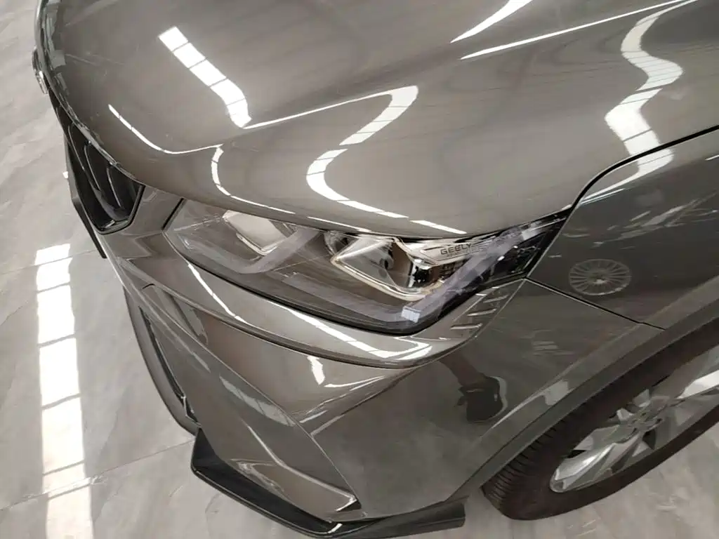 Фото 24 - Geely Coolray