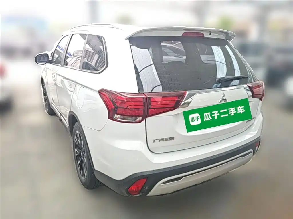 MITSUBISHI OUTLANDER