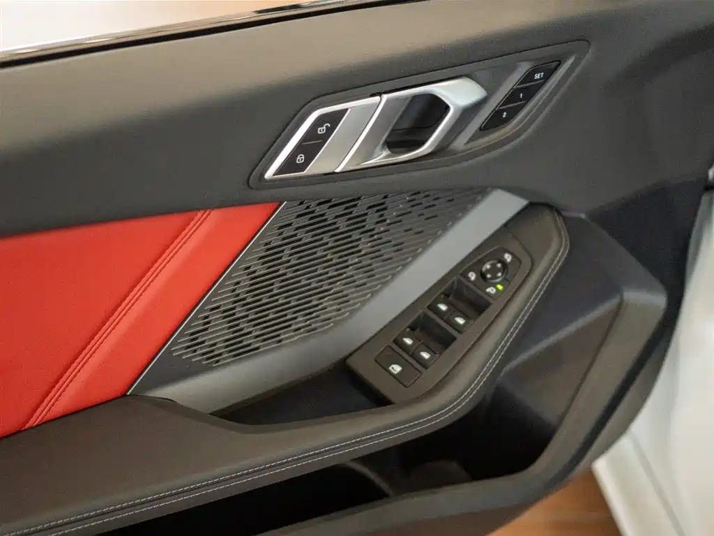 BMW 2 Series 2025 225L M Sport Package фото 12