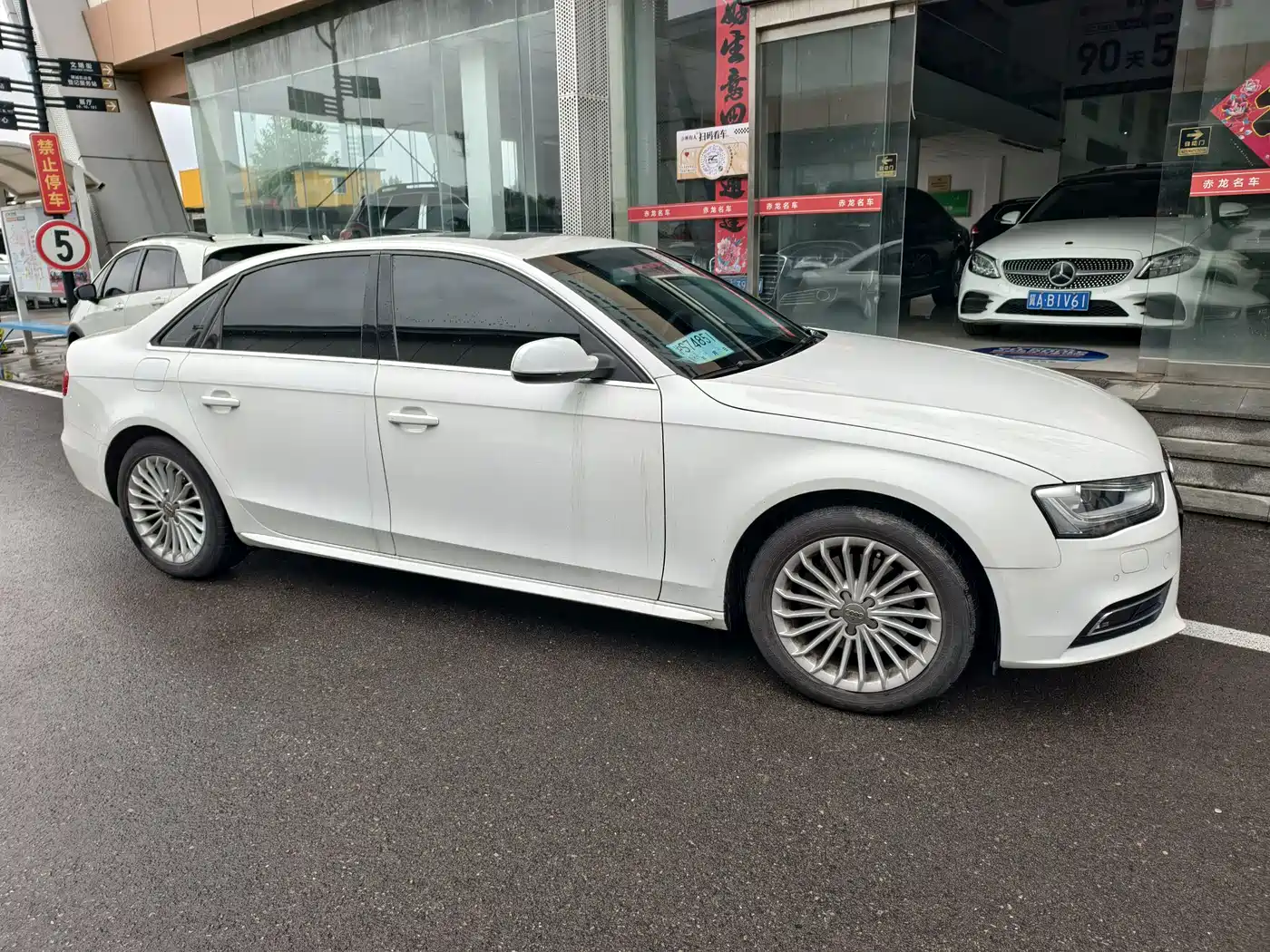 Audi A4L 2013 35 TFSI Automatic Luxury фото 4