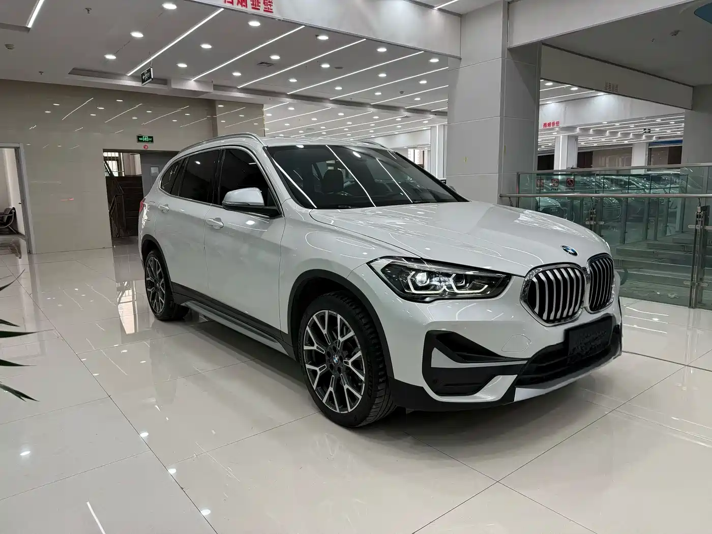 BMW X1 2021 xDrive25Li Exclusive фото 3