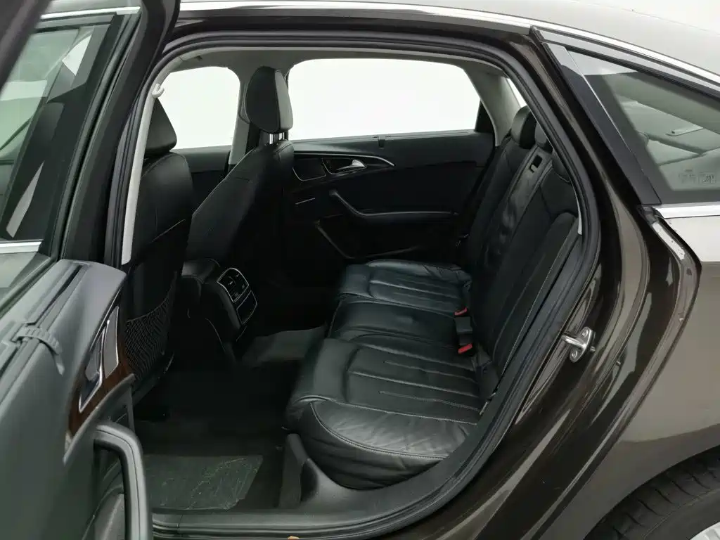 Фото 15 - Audi A6L