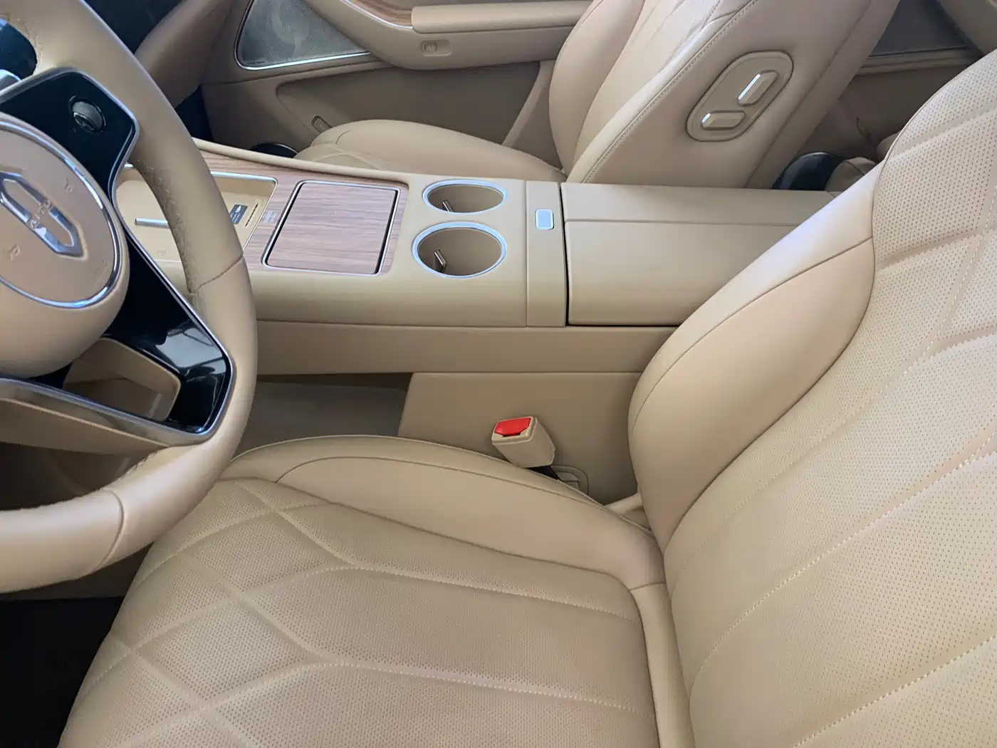 AITO Wenjie AITO M8 2025 Model Extended Range Max+ Edition 53.4kWh 6-Seater фото 4