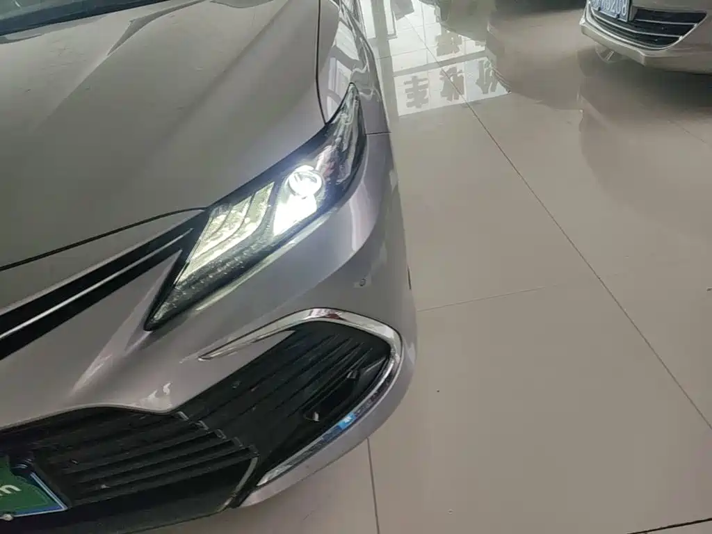 Фото 24 - Toyota Camry