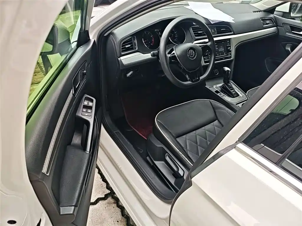 Volkswagen Lamando 2015 230TSI DSG Style фото 16