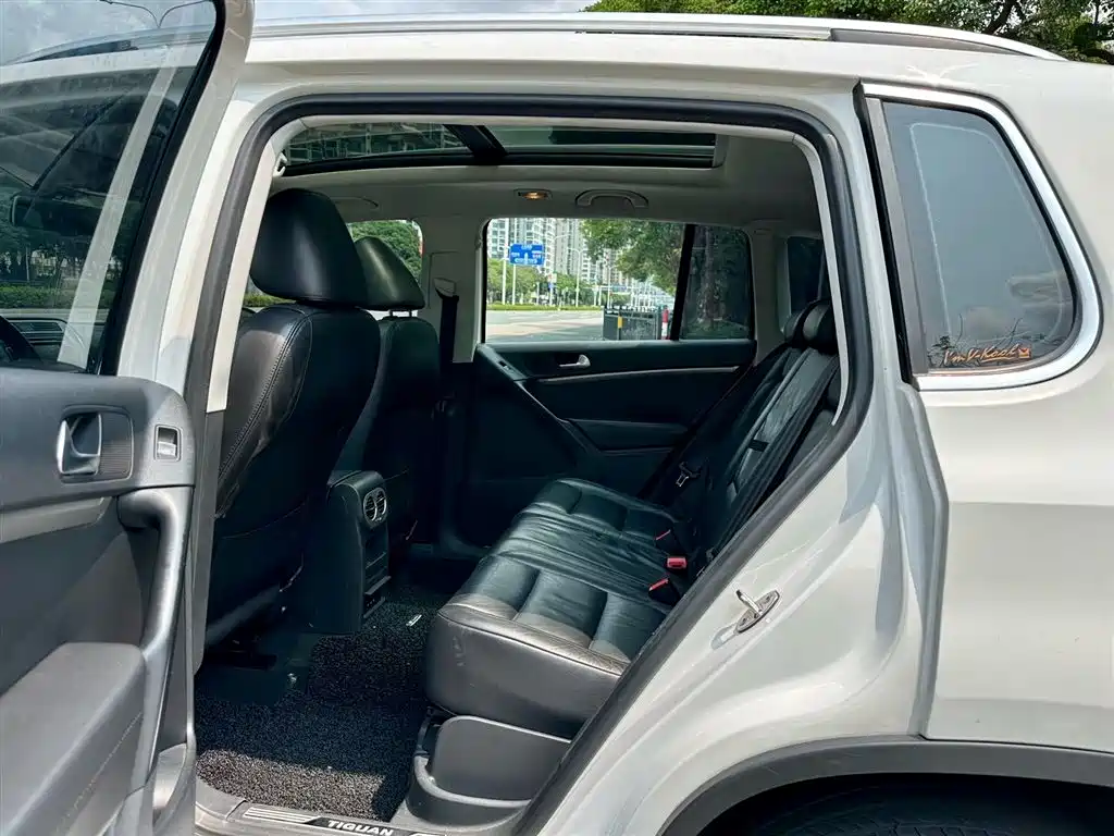 Volkswagen Tiguan 2015 1.8TSI Automatic 2WD Highline фото 9