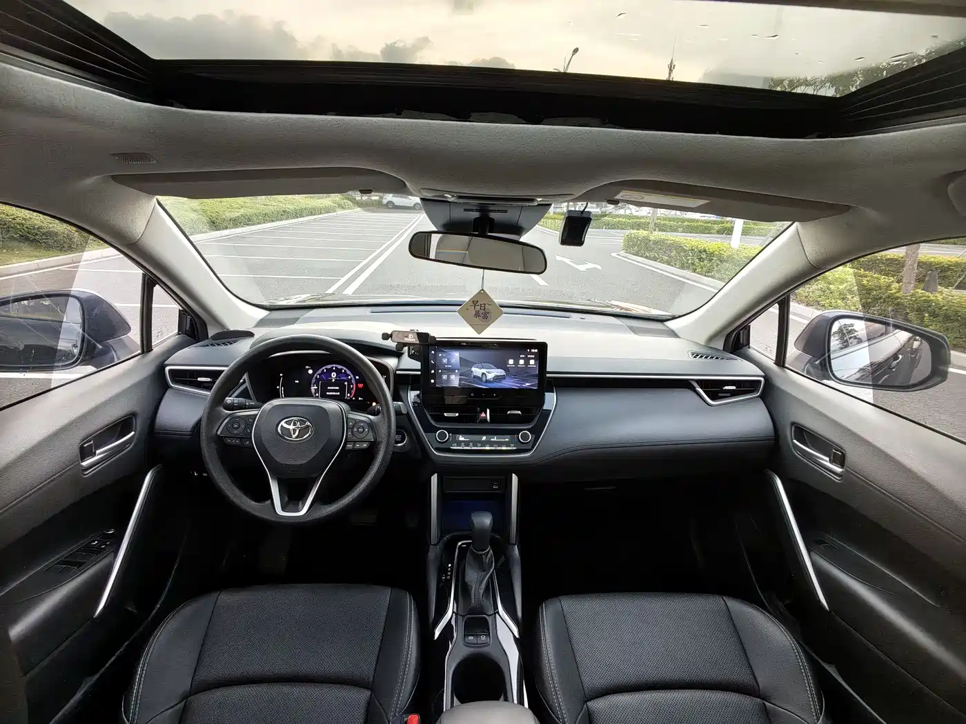 Toyota Frontlander 2023 2.0L CVT Luxury Edition фото 11