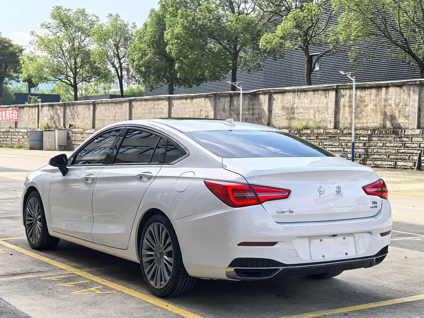 Hongqi H5 2020 1.8T Automatic Smart Connection Qi Enjoy Edition фото 6