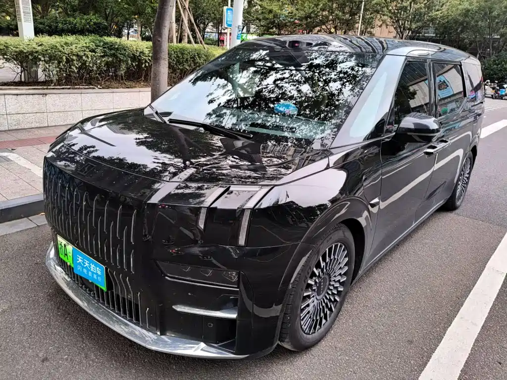 ZEEKR 009 2025 2024 6-seat Executive AWD 108kWh