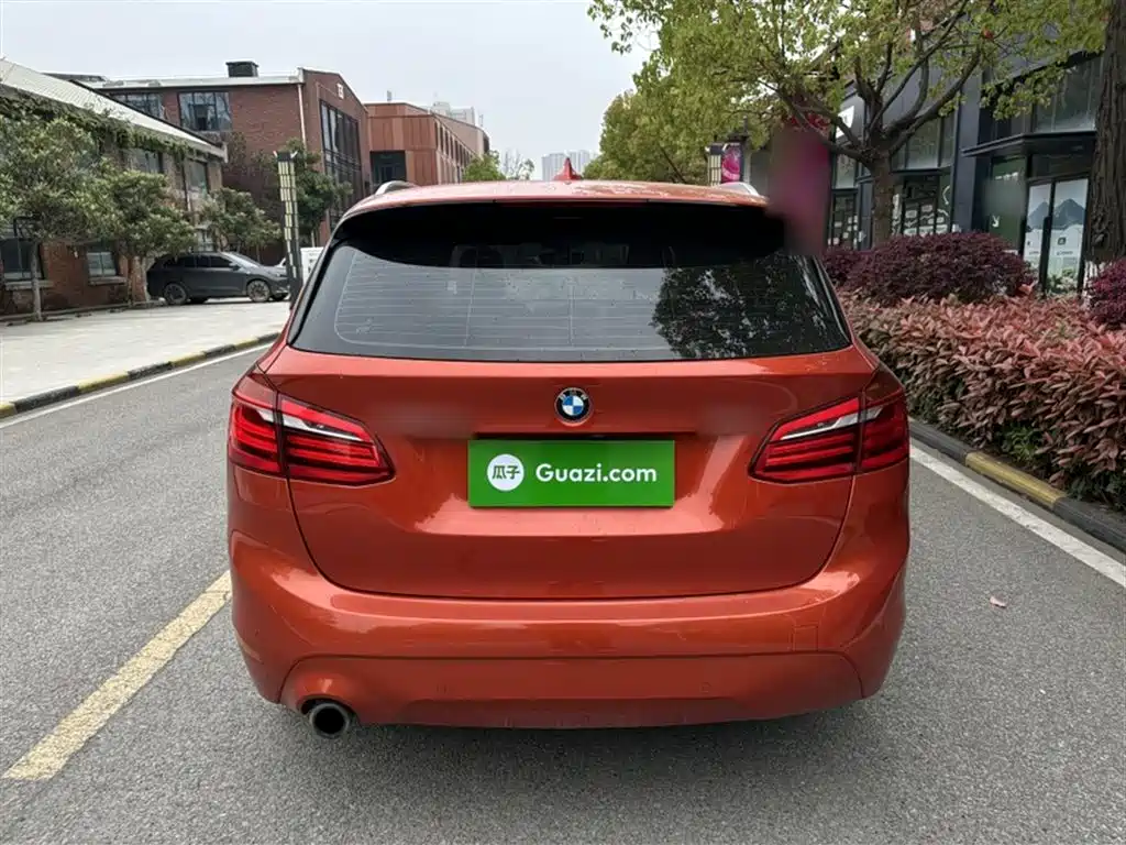 BMW 2 Series Touring 2019 218i Leading фото 25