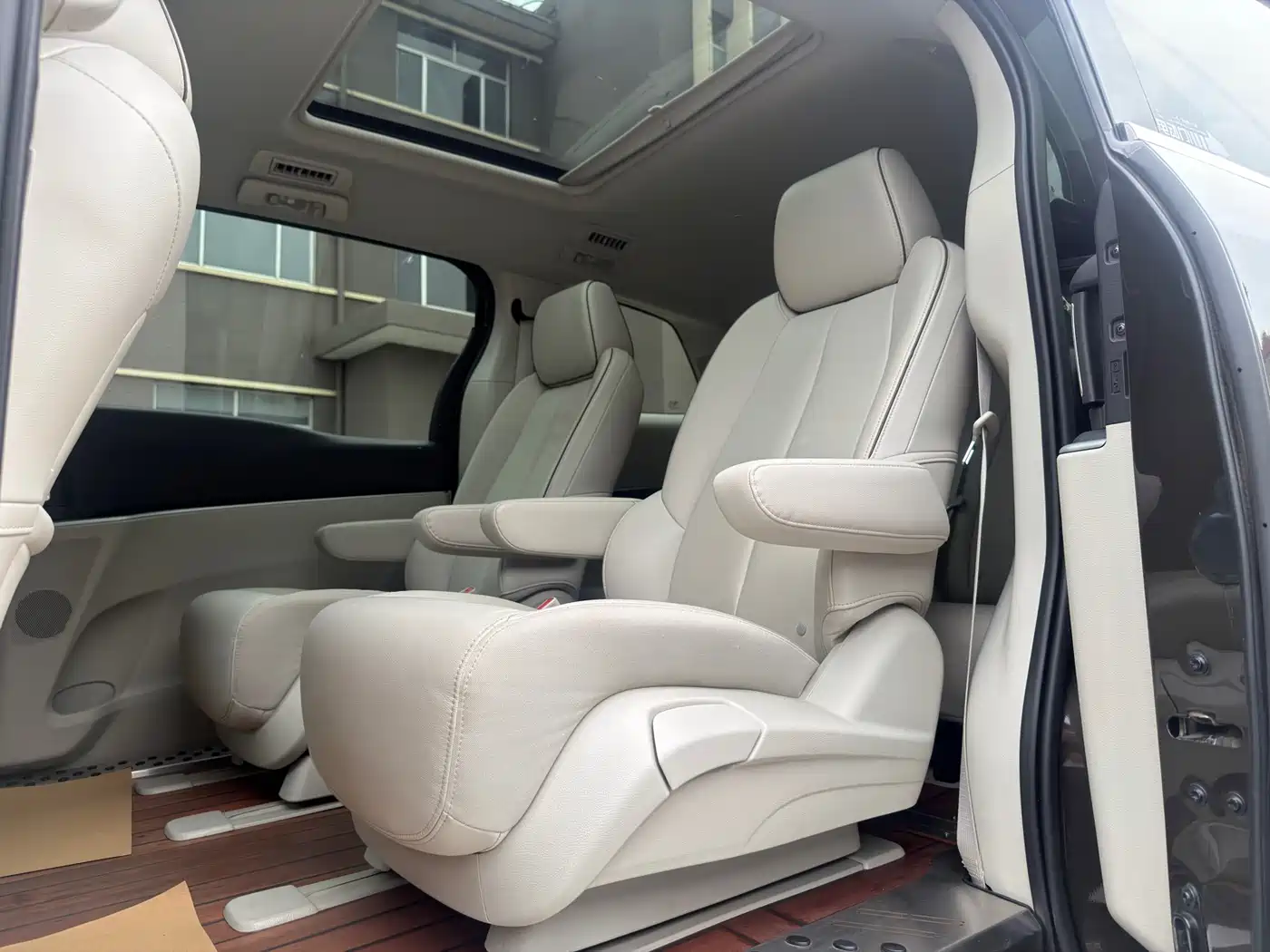 Buick GL8 2021 Land Business Class 652T Premium фото 16