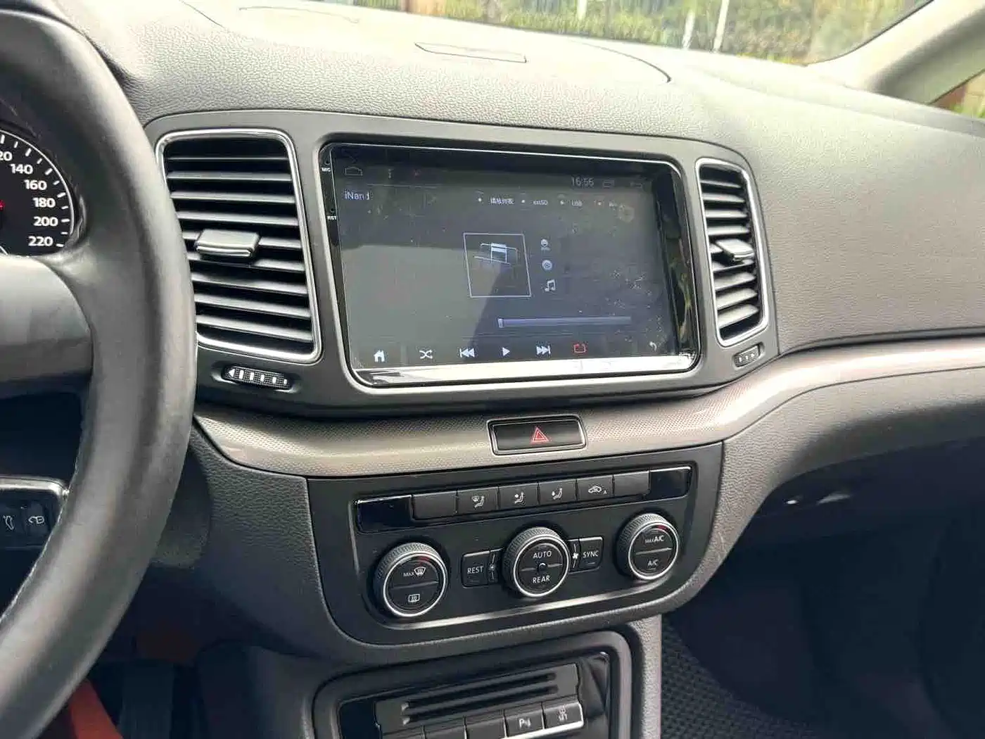 Volkswagen Sharan 2013 1.8TSI Standard фото 13