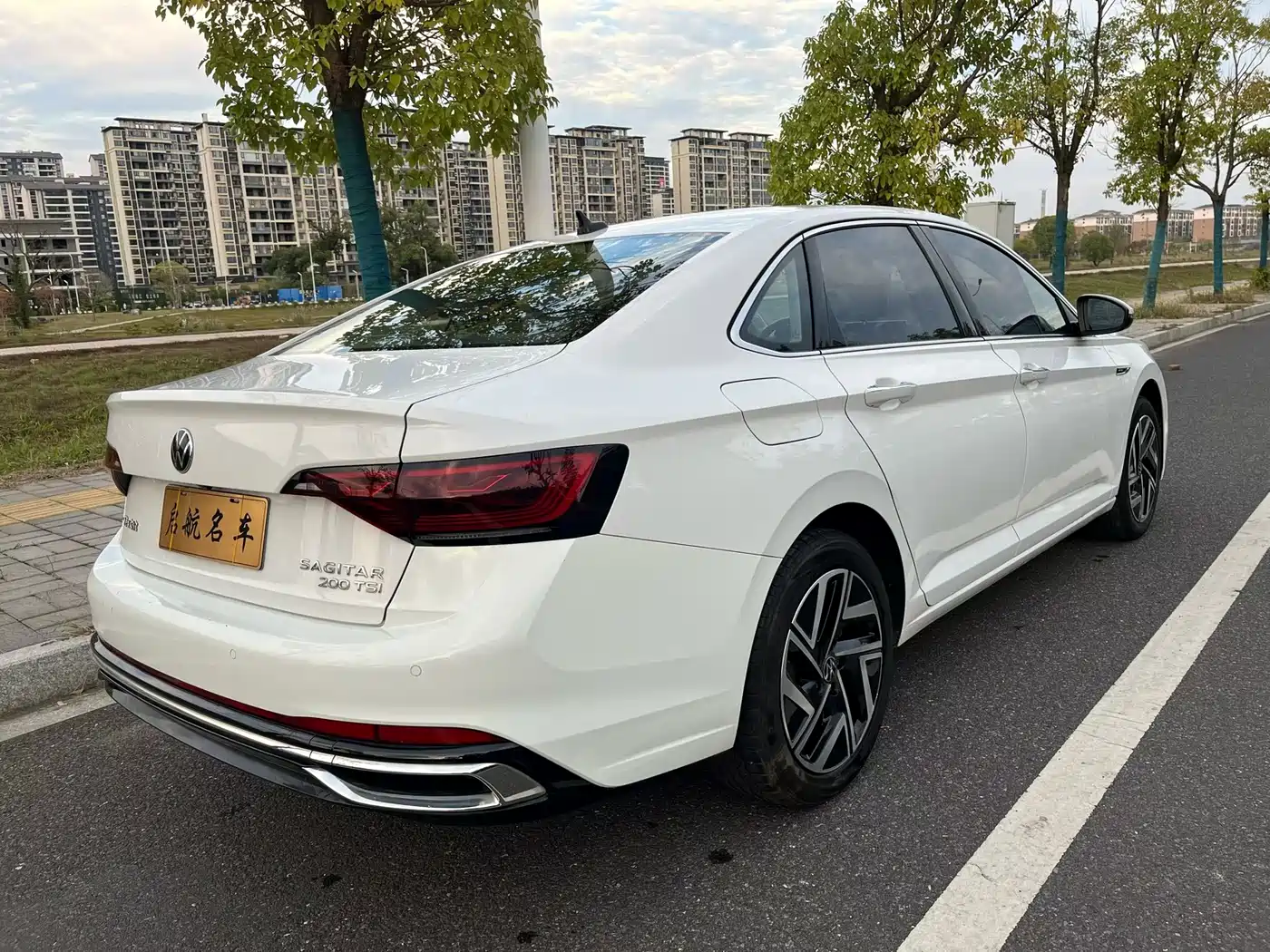Volkswagen Sagitar 2023 Model Year 200TSI DSG Surpass Edition фото 4