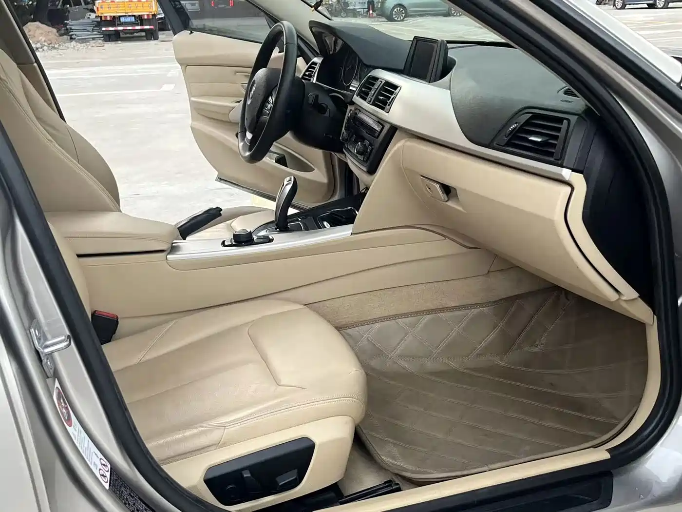 Photo 3 - BMW 3 Series