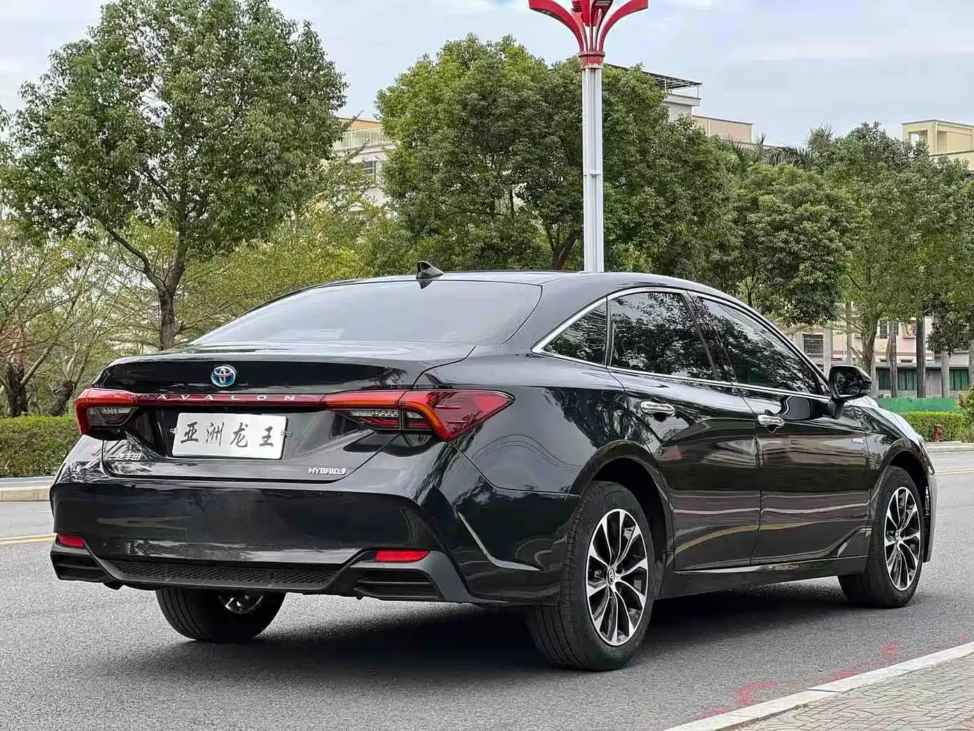 Toyota Avalon 2023 Hybrid 2.5L Luxury Edition фото 6